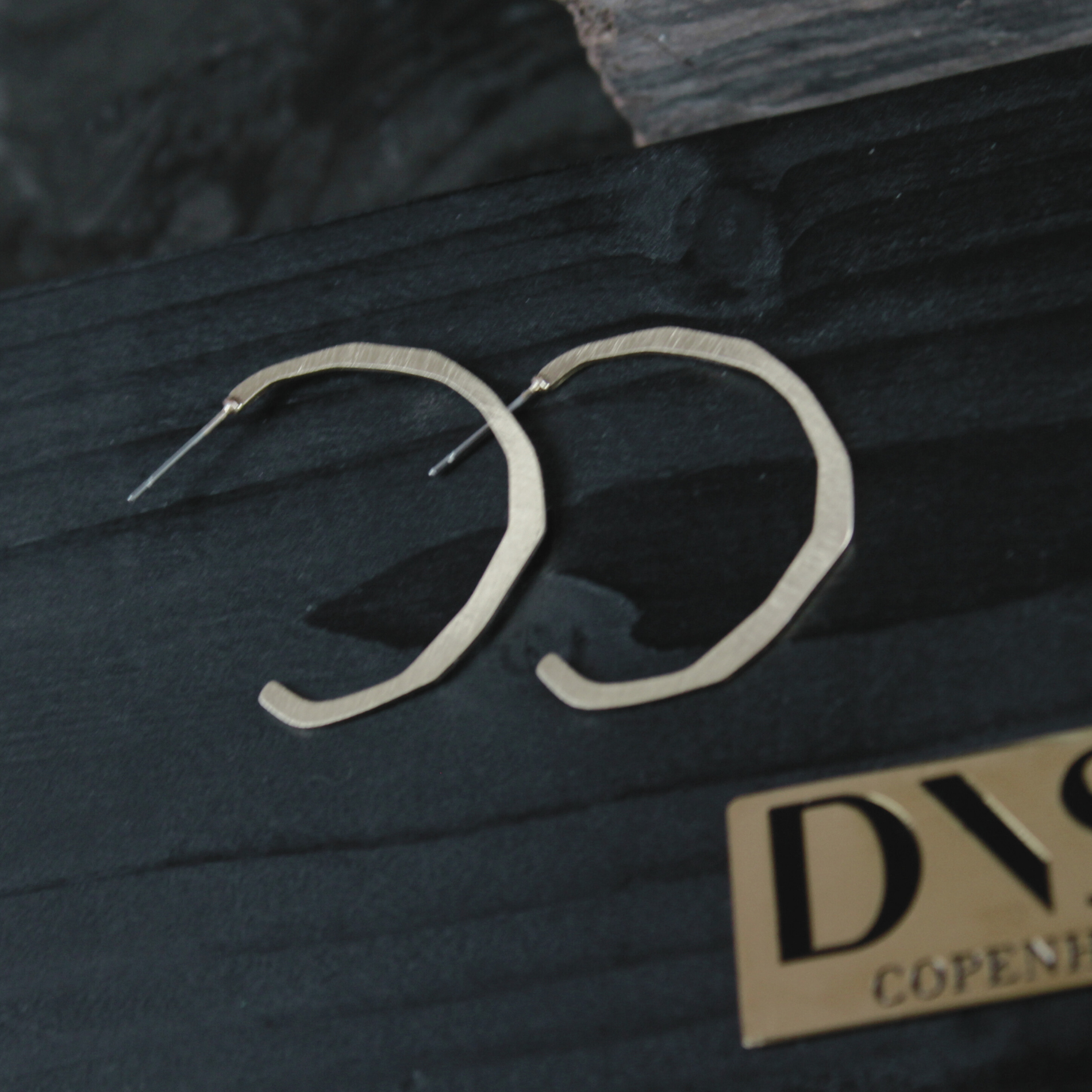 DNSK-Elysian-Hoop-Earring-Gold-3C2501009