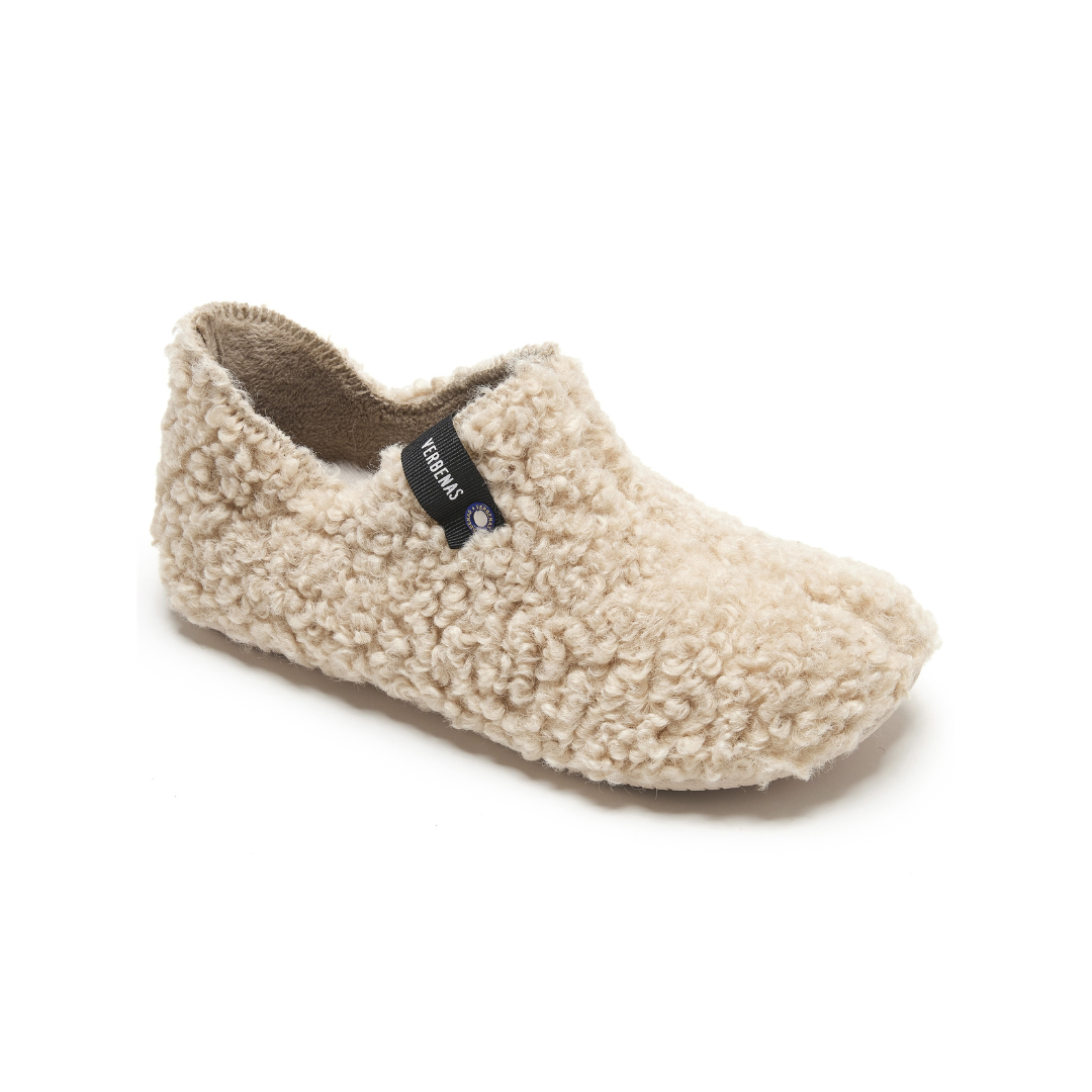 Verbenas-slippers-Yoi-curly-beige