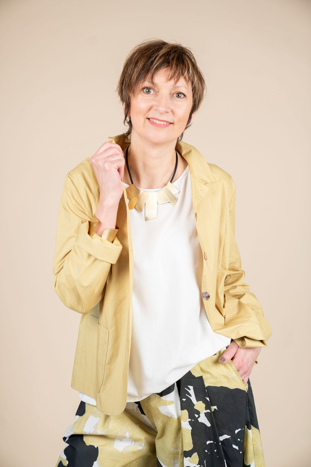 Neirami - Women's Midi Jacket in Golden Pelleovo